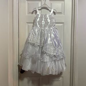Selling this kids dress